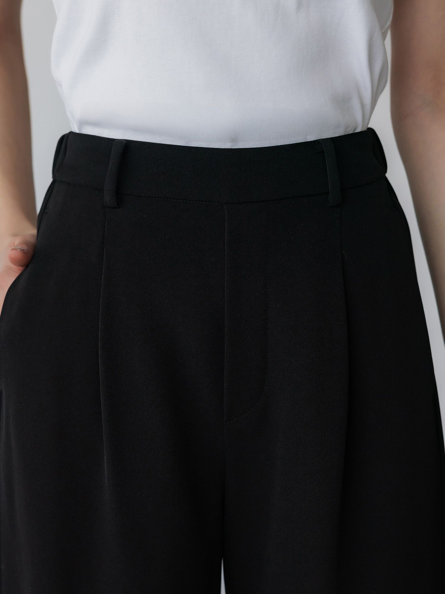 ウォーターリペレントスラックス