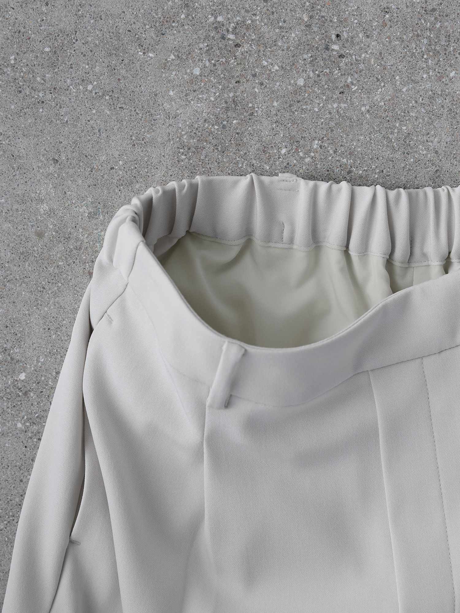 ウォーターリペレントスラックス