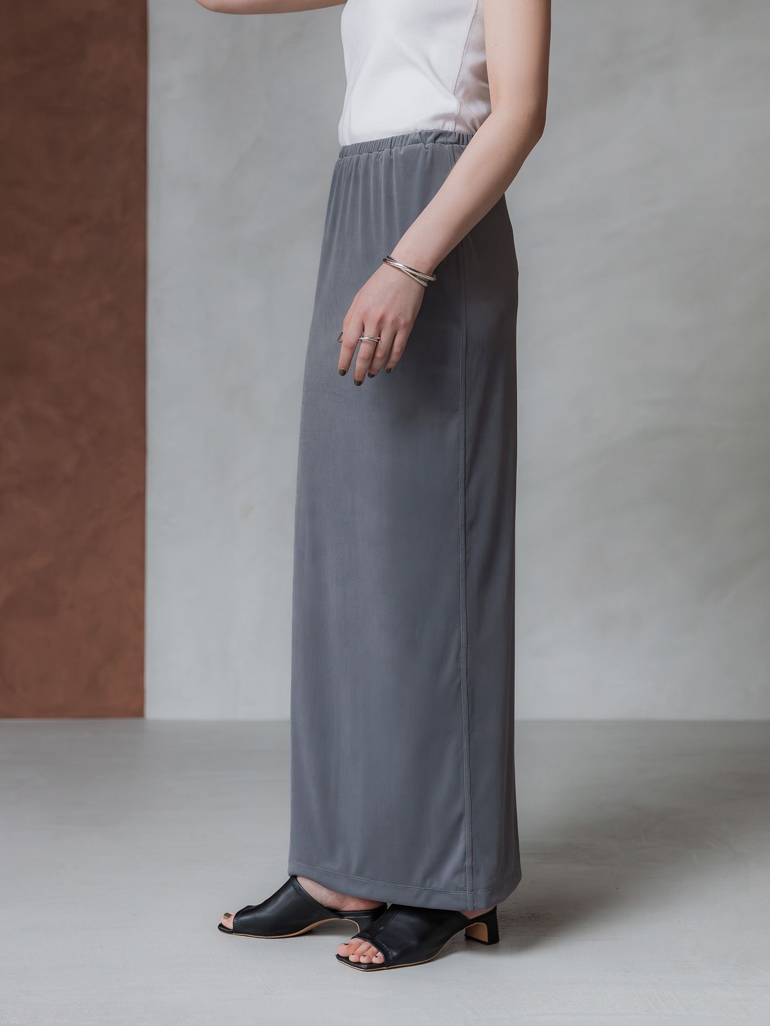 ストレッチベロアストレートスカート