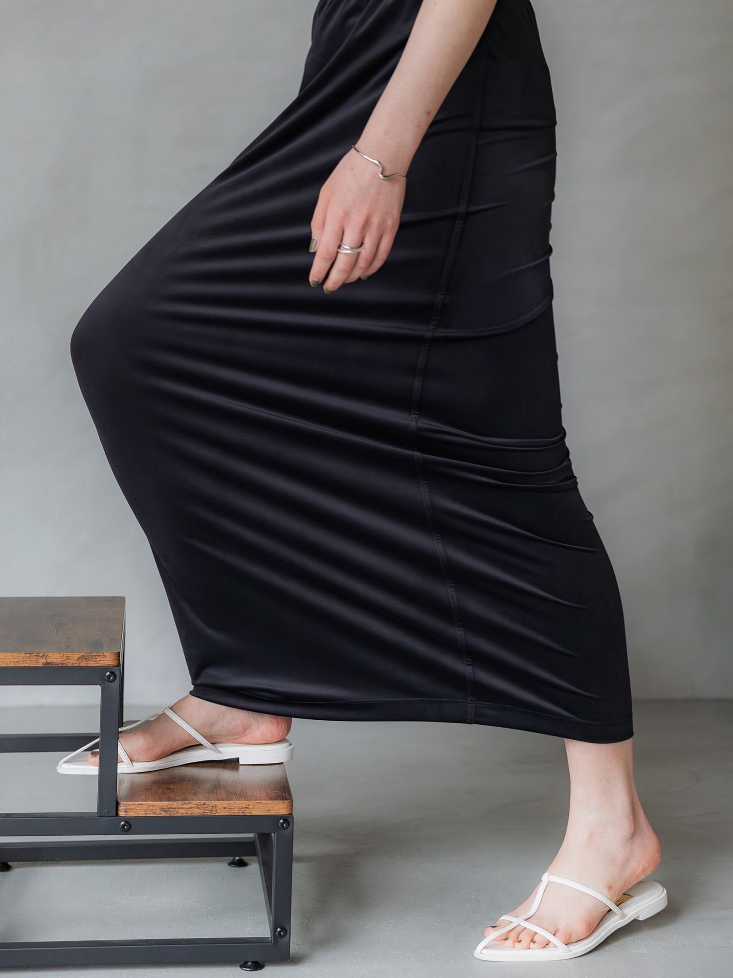 ストレッチベロアストレートスカート