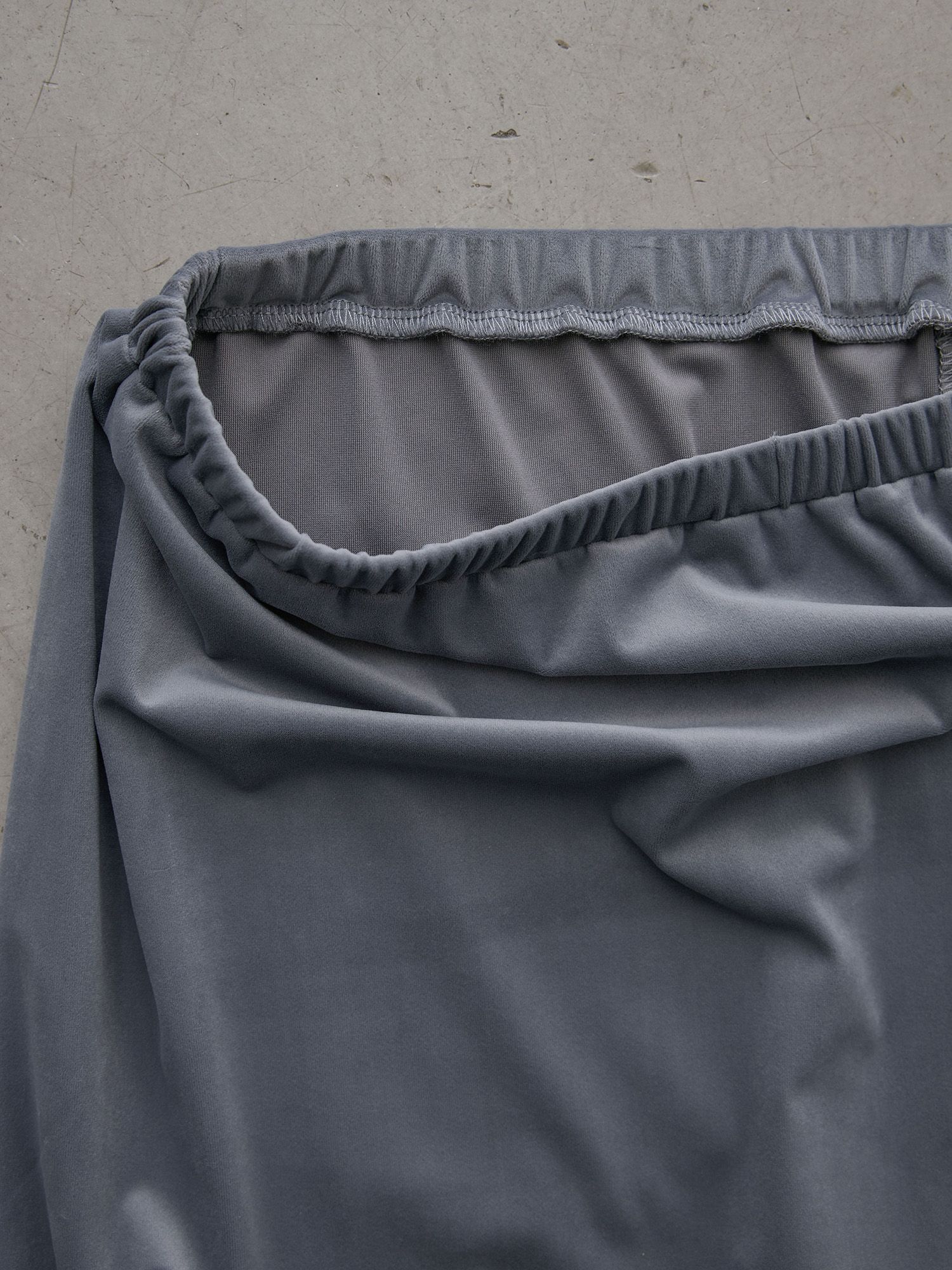 ストレッチベロアストレートスカート