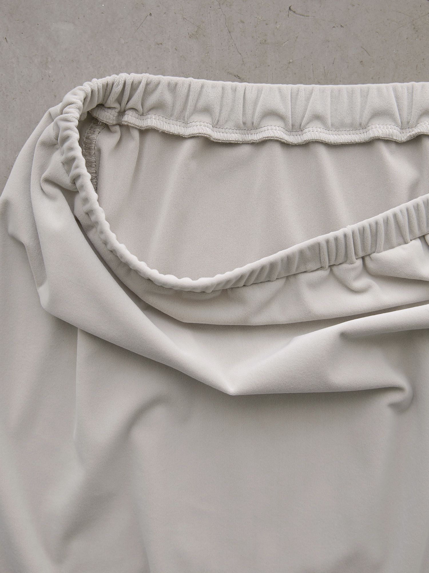 ストレッチベロアストレートスカート